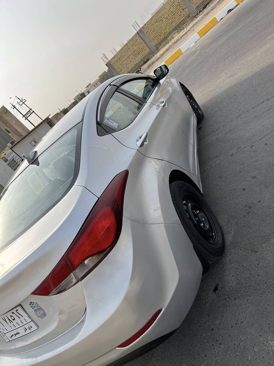 سلام عليكم النتره مديل 2016 رقم ذي قار وراد امريكي محرك 2000 دوش مكفوله من ضربه وتبديل بيه مكانات صبغ بصيطه جاهزه سياره مكينه وكير وحداده وتبريد وتخم تاير وكهربائيات سعر 100 وبيه مجال مكاني ناصريه مركز شراي يتصل ***********
