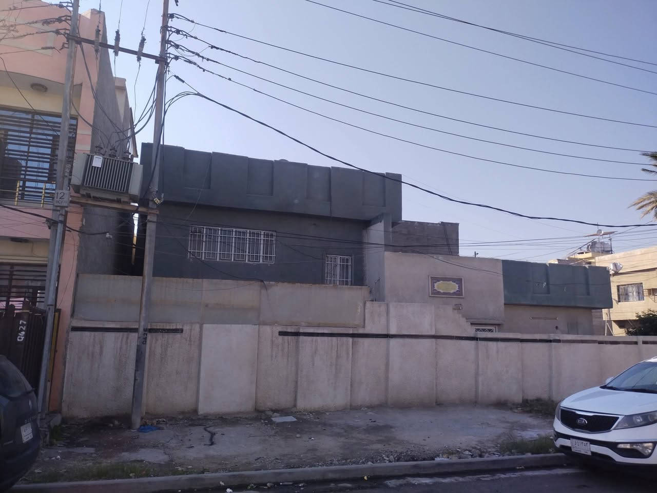 للبيع /
دار كلاسك 340 م واجهة 20 م ركن
(يعتبر قطعة ارض) يعتبر تجاري وسكني

موقع مميز جدا وعلى شارع عرضه 20 م
وبارقى مربعات السيدية مربع التصنيع وقريب جدا على الشارع التجاري وشارع العلوة خدمات كاملة وتبليط نهاية عام 2024 
ممكن بيع العقار كامل او نصف المساحة 
170 م واجهة 10 م والدار خالي غير مشغول والتفاوض مع صاحب العقار 
حصرا"
للاستفسار 

*********** واتس 
غير متواجد على الفيس
الاتصال او المراسلة على الواتس اب
