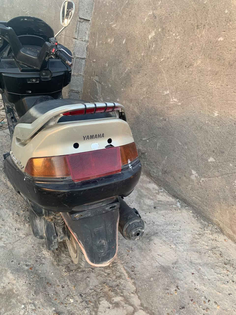 السلام عليكم ماجسته للبيع نقص باتري فقط كهربائيات كله كامله كيجات بريك امامي خلفي كلها شغاله محرك نظيف لا صرف ولا تنقيص السعر 400 وبيه مجال 
 العنوان المحموديه شيشبار 
***********
***********
