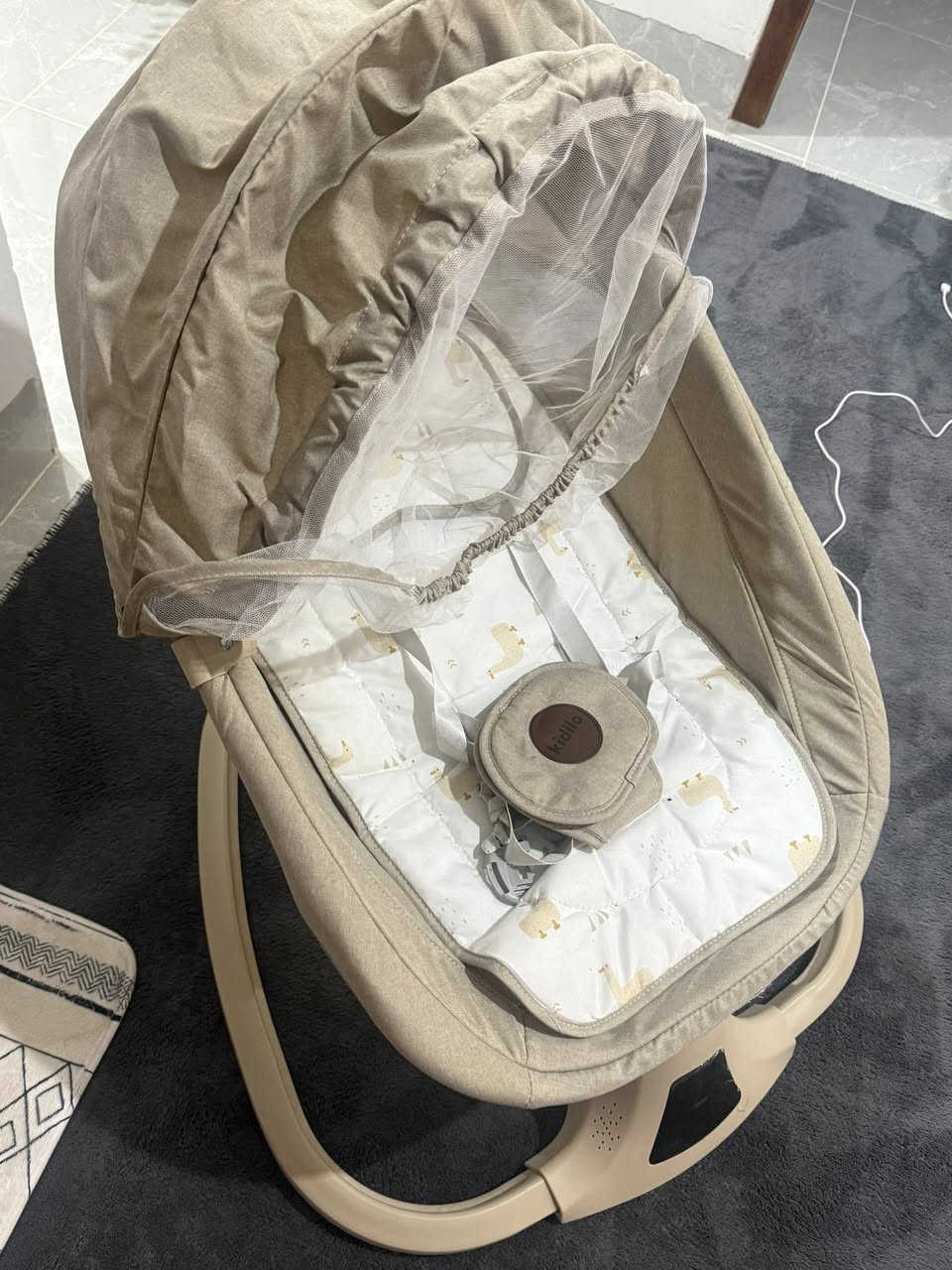 للبيع 🔊
1سرير هزاز عالكهرباء ماركه kidilo الالمانية
٥ وضعيات للهز 
موسيقى متعددة مع تحكم بالصوت 
ناموسيه + ريموت للتحكم عن بعد 
مستخدم شهر واحد فقط 

سرير نوم اطفال 
قابل للرفع او النزول
إمكانية فتح السرير من جهة الام
4 عجلات لسهولة الحركة
قابل للربط بسرير الام
يمكن تخزين مستلزمات الطفل في الرف السفلي
يحتوي على ناموسية + دوشك 
مستخدم شهرين فقط 

مع كرسي هزاز عدد ٢ 
وحاملة اطفال عدد ١ غير مستعمله١ 
ب ٦٠ الف فقط


**إذا كنت صاحب هذا الإعلان وتريد حذفه لأي سبب، رجاءا أرسل رسالة إلى الدعم الفني**