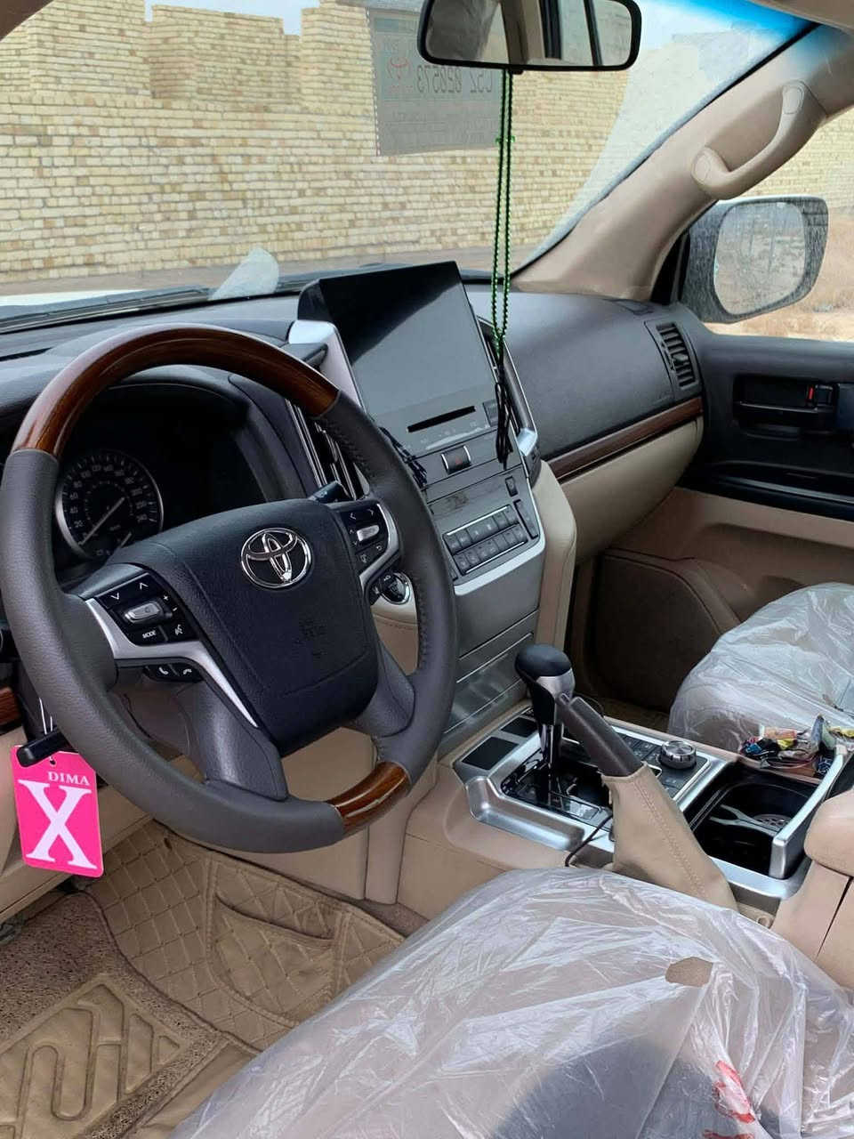 السلام عليكم للبيع لاند كروز مديل 2012محدثة 2021داخل وخارج بل كامل تحديث اصلي ابو الضمان السيارة بريم فول للخير GXR فتحة وكشنات كهرباء كامرات امامي وخلفي وحتة بل قمارة كامرة مري لكزس ابو الد وبيهن كامرات رقم بغداد السيارة مصبوغة حزام اثر تجية بصيطة بارد بل قمارة انكليزي بسمي شخصيا تخم تاير وصدر بسلفون سيارة ترايها 21والله كل نقص ما بيها بصمة 21 مكينة عشركة برغي ما مفتوح بيها شرط تبريد ثلج وتدفئة وسيارة بريم اصل مكانها بغداد وسعر مناسب بنسبة لخواتها وسعر 273اتصل وتدلل سنوية وهزة جديدة تحويل ما يكلف ***********
