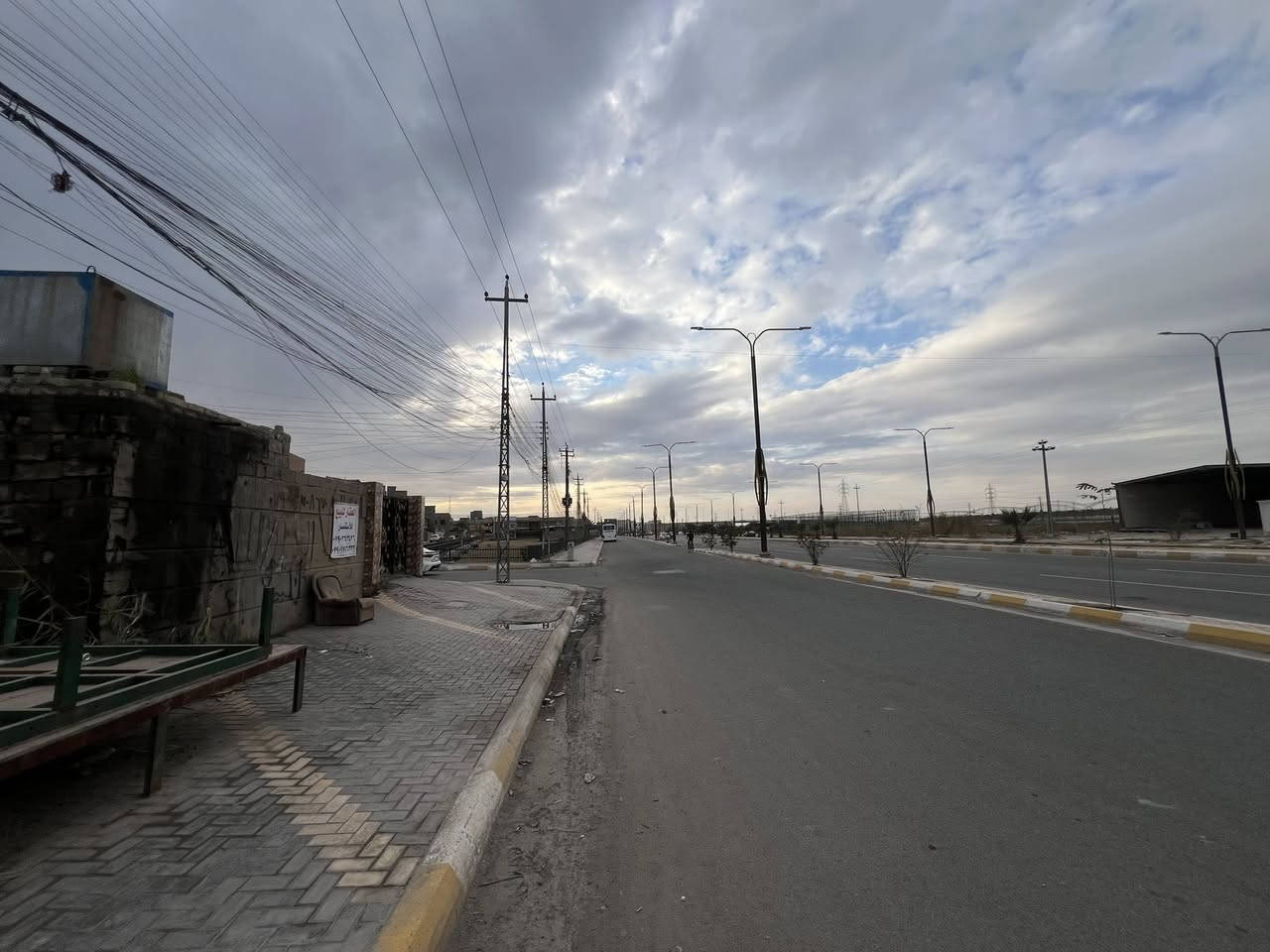 بسم الله الرحمن الرحيم 
🔴عقار للبيع عل شارع الثرثار الحولي
🔴قرب جسر الجغيفي  
🔴ركن عل حديقه  شارع 20 
🔴مساحه 200 متر  في السند واقع حال 300 متر
🔴الواجهة 10/20
🔴 السعر 400 مليون وبي مجال
🔴للاستفسار مكتب فلاح الزوبعي ***********
🔴خميس الحلبوسي ‭0790 175 6332‬
📍الفلوجه مقابل مجمع الشفاء
