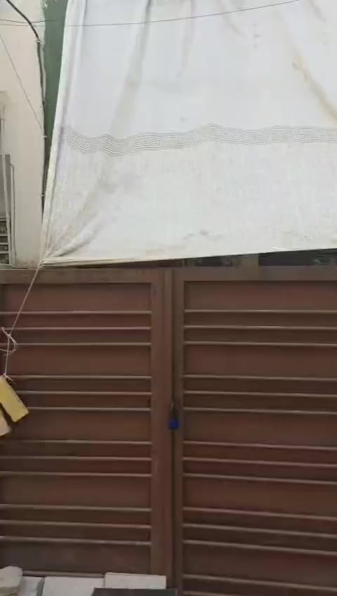 دار للبيع خلف حسينية ابو تراب زراعي الكفأت مساحة ٨٠ م سند ٢٥ بأسمي تحويل مباشر طابق ونص  يحتوي على صالة  وغرفة ومطبخ كبير وحمام وترك  +بيتونة بلطابق الثاني فقط 
سعرة٦٨ وبي مجال لليشتري 
***********
