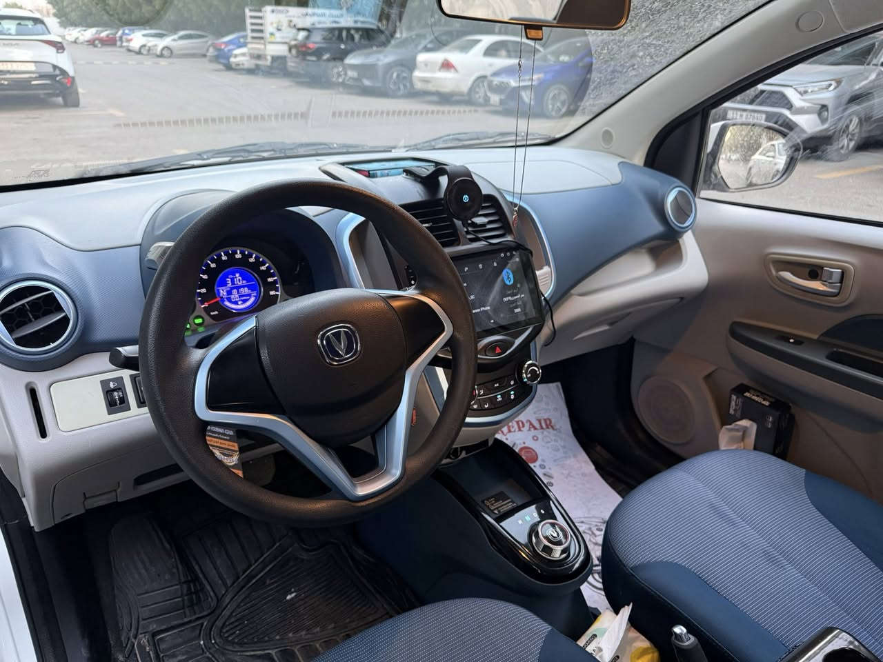 السلام عليكم
شانجان E-star
للبيع موديل 2022 ماشية 18k 
فول كهرباء تمشي 310km
بلشحنه الوحده 
رقم شمالي وياها شاحنتها الاصليه 

 ***********
