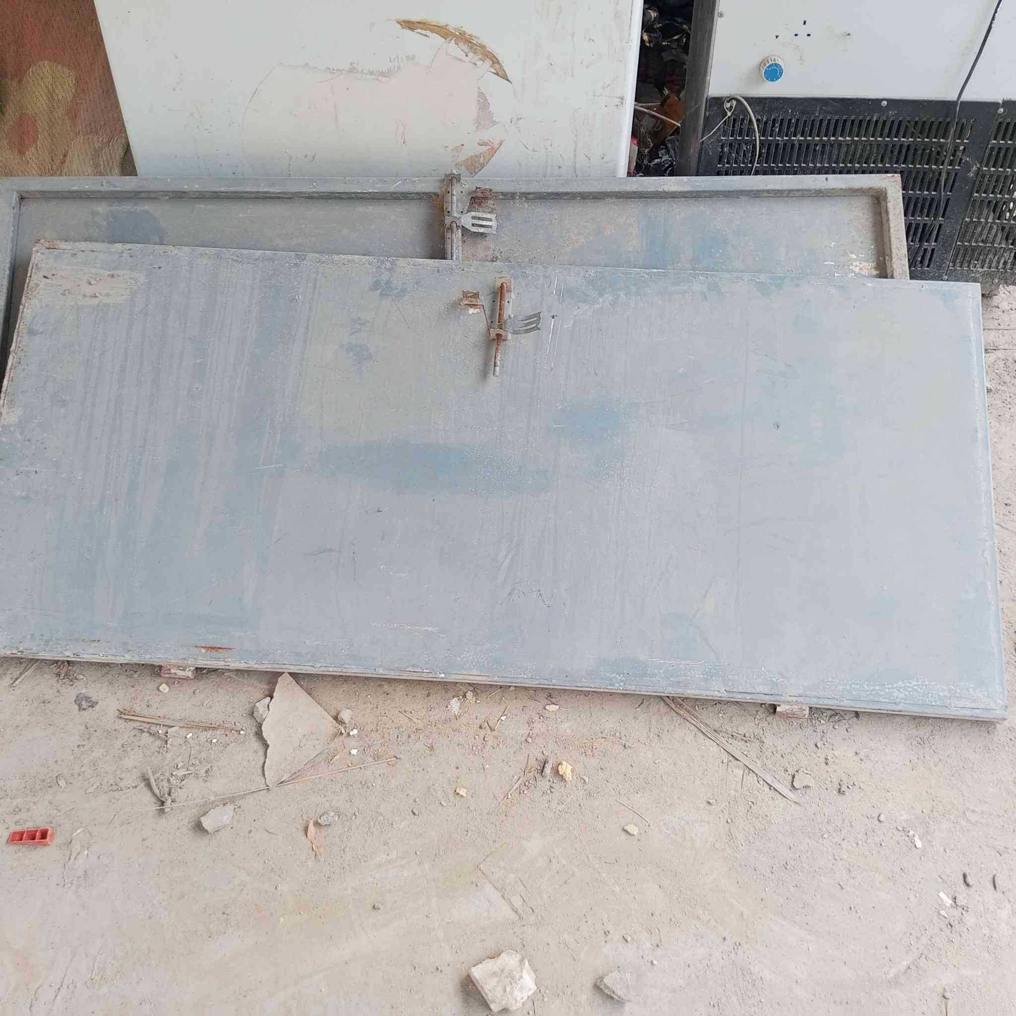 للبيع ارتفاع 3 متر ونص ..وعرض 3 متر 
واثنين بيبان تسكام


**إذا كنت صاحب هذا الإعلان وتريد حذفه لأي سبب، رجاءا أرسل رسالة إلى الدعم الفني**