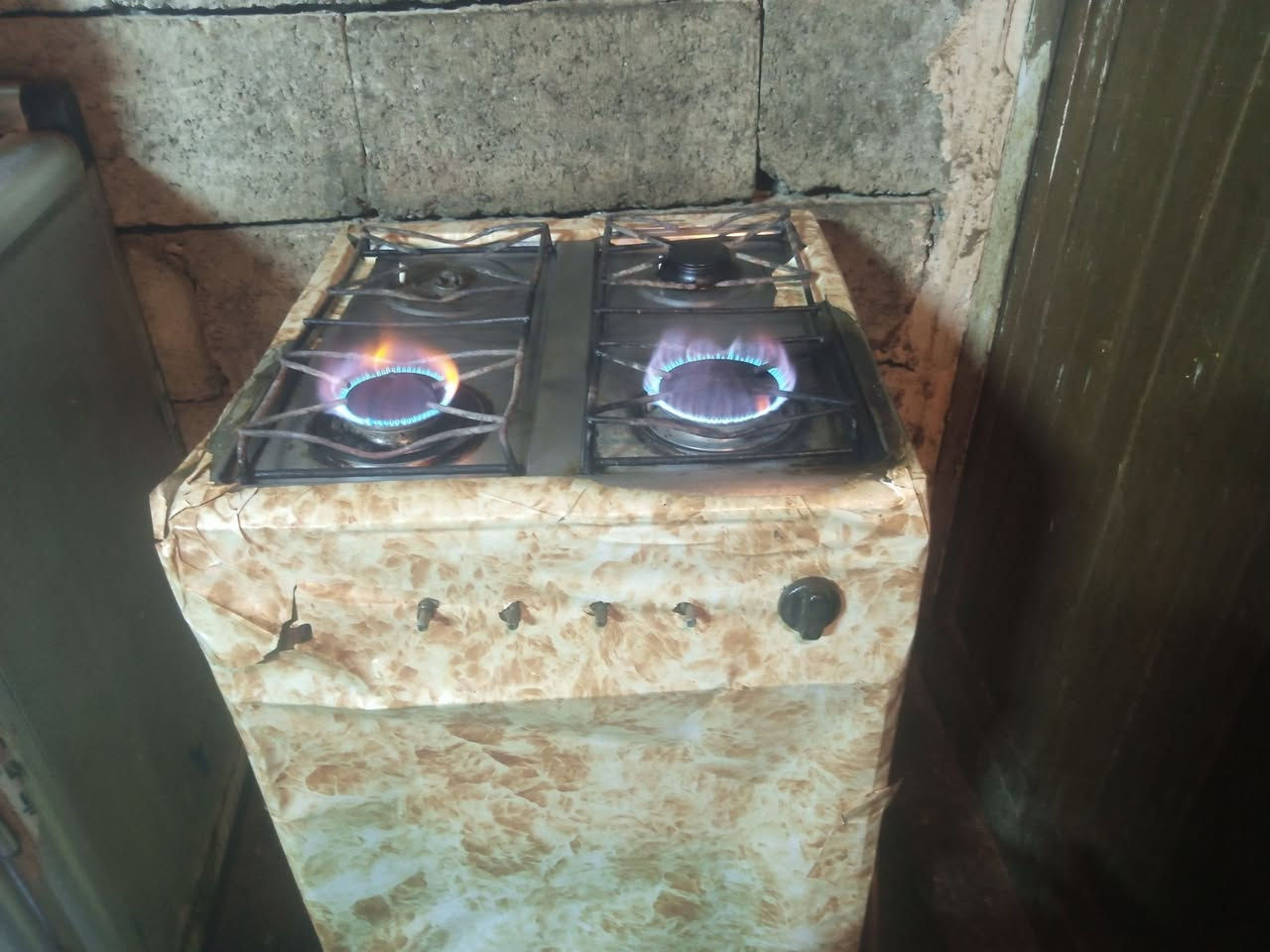 ((السلام عليكم يوجد طباخ للبيع نضيف وشقال عينين ول فرن  
السعر 30 وبي مجال 
للاستفسار الاتصال على الرقم التالي ***********
المكان تكريت القادسيه قرى وردي
