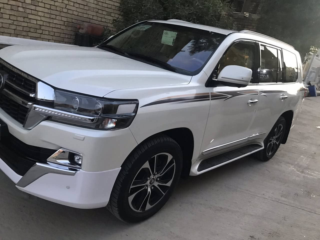 لاندكروز جكساره موديل 2021 ابريم مكفوله كفالة عامة رقم بغداد انكليزي بسمي ماشيه 48 السعر 6/65 وبيها مجال ***********
