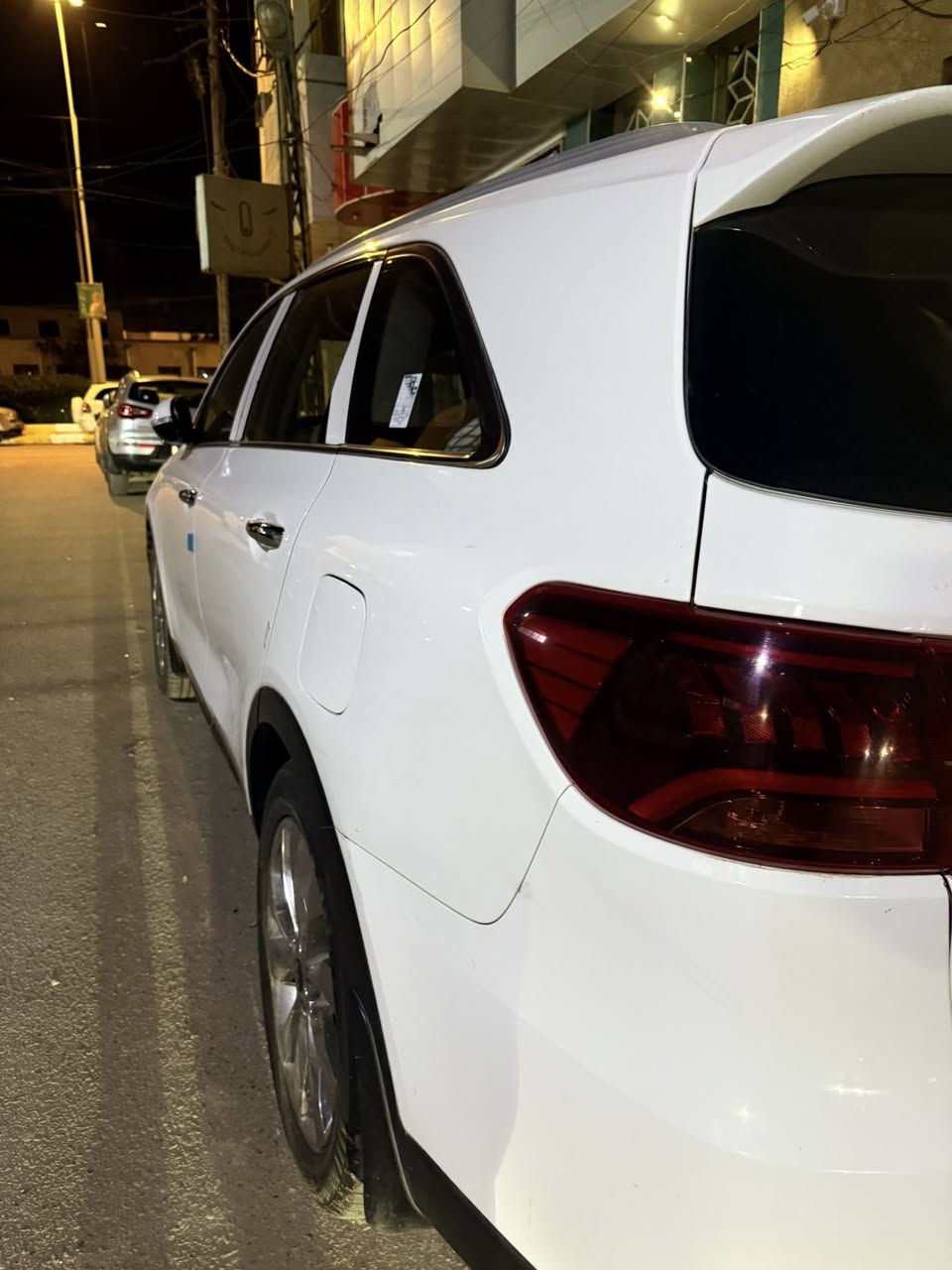 كيا سورنتو خليجي
رقم بغداد مشروع وطني
موديل ٢٠٢٠ شكل ال٢٠ 
دبل شباك شكل الجديد 
لون ابيض 
٦ سلندر ٧ راكب 
فوووووول مواصفات بدون فتحة 
بصمتين: تشغيل وتقفيل 
بردات خلفية اصلية 
الباب الخلفي كهربا
كشنات جلد اصلي لونين
كشنات ٢ كهرباء
شاشة كبيرة اندرويد 
جي : بي: اس : خرائط طرق 
كامرة دوارة اصلية 
حساس امامي وخلفي 
مري شفط مع القفل 
تحكم استيرن فول 
حاكية : ابلوتوث: اوكس 
كيجات السرعة زئبقية 
شاشة الدشبول الكترونية 
نظام ايكو درايف 
نظام سبورت ورياضي وعادي 
تبريد ابيانو لمس 
تبريد ٣ قطع ثلج 
مانع انزلاق وانحدار 
اضواء ترحيب بليدات 
علامة سورنتو بلدوسة 
لد امامي وخلفي 
لايت زنون اصلي 
اشاير بلمري 
يدات نيكل اصلي 
ويل اكروم ١٩
تخم تاير جديد لك 
ماشية 105 اصلي  
كير ومكينة وصدر وحدادية وتبريد كفالة عامة 
سيارة جديدة ومال بيت مابية اي نقص 
الرقم الدولي الجديد/ هزة جديدة/  البصمة الثانية ممستخدمة// 

***********
