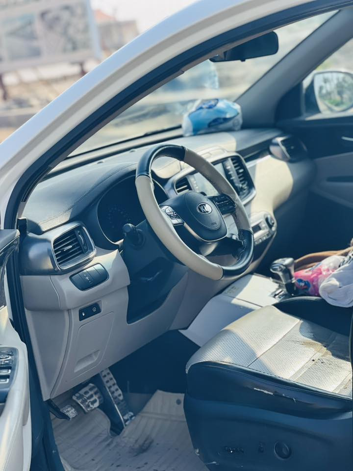 السلام عليكم سورنتو 2020 خليجي 6 سلندر  ماشيه 135  رقم قادسيه بااسمي. مكان السياره الديوانيه  
رقم التلفون 
***********
