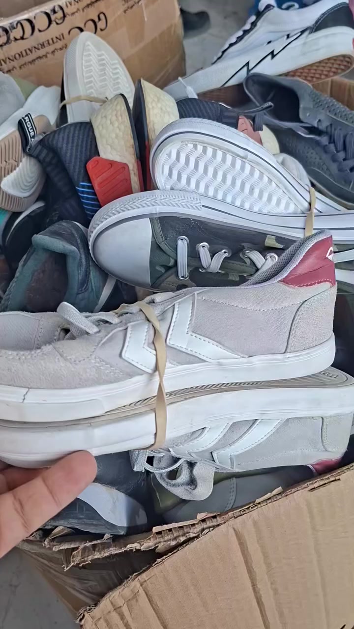 الآن فتح جركز جلد رجالي ماركات ايطالي  فول نظافة و ترانشوز شبابي نسائي براندات قياست ٣٦ و ٣٧ و ٣٨ و ٣٩
( محل بالات ميلانو ١ للملابس الرجالية )
عنوان المحل :- الرفاعي شارع ٤٠ المحلات الجديدة (الاستثمار)


**إذا كنت صاحب هذا الإعلان وتريد حذفه لأي سبب، رجاءا أرسل رسالة إلى الدعم الفني**