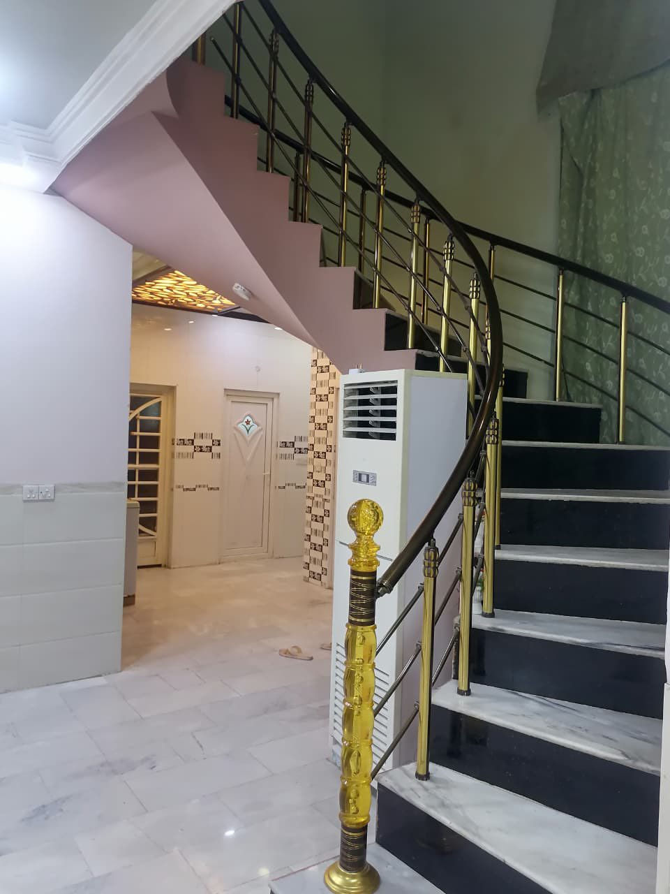 �🟨 يُعلن مكتب الساعة للعقار 🟨🟦
━━━━━━━━━━━━━━━━━━
🟩🏡 بيت للبيع – طابو صرف 🏡🟩

🟧📐 المساحة: 225 متر
🟥📍 الموقع: حي الإمام

🟪🏗 مواصفات البناء:
🔹 بناء حديث
🔹 واجهة مرمر أنيقة
🔹 طابقين

🟦 الطابق الأول:
🛏 غرفتين نوم
🛋 هول
🛋 صالة
🍽 مطبخ
🚿 مجمع صحيات
🚗 كراج

🟩 الطابق الثاني:
🛏 غرفتين نوم
🚿 مجمع صحيات

✨💎 فرصة ذهبية للسكن أو الاستثمار 💎✨

📞🟨 للاستفسار والتواصل:
📲 ***********
📲 ***********

🟦🏢 عنوان المكتب:
📍 الجمعية – قرب مجمع عشتار الطبي
