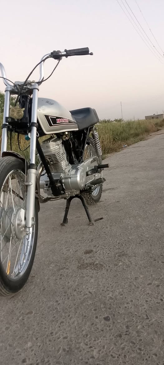 سلام عليكم دراجه نامه كلك مكفوله عن سرقه دراجه حلوه نضيفه شوفت عينك مفتوح ولفات.. ماعوزه شي كامله دراجه. شراي يتصل عل رقم خاص . ***********سعره قفلل (550)
