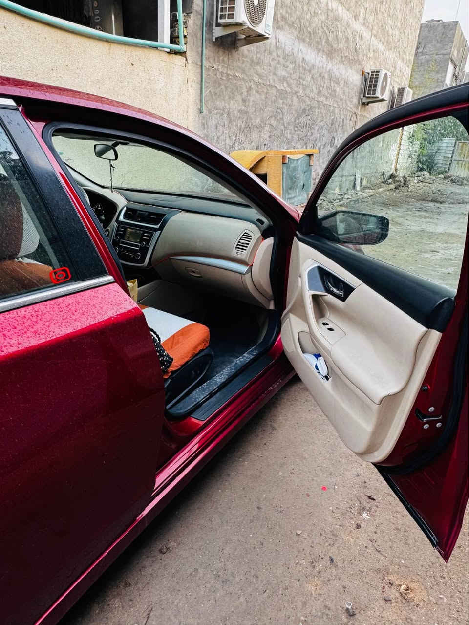 نيسان التيما وارد امريكي 2016 مواصفات S المعروفه بصمه تشغيل وابواب شاشه كاميرا خلفيه شاشة اعطال رقم اربيل سنويه بأسم ولد من البصرة 
السعر 115 وبيها مجال قليل 
تواصل واتساب 
***********
مكان السيارة البصرة 
وبخدمة المشتري البصرة, العراق
