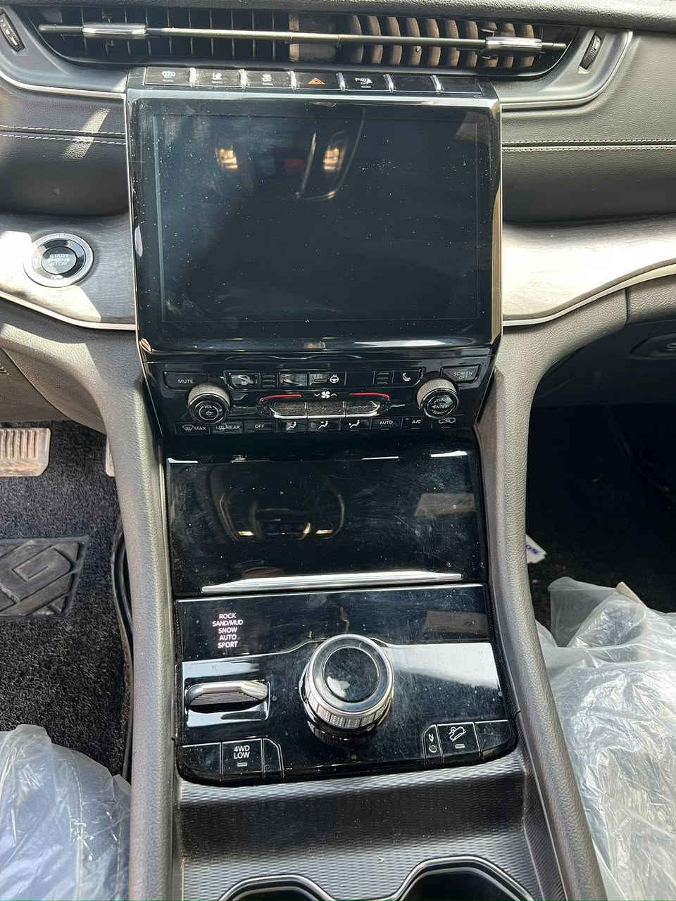 السلام عليكم للبيع

جيب لمتد هايبرد

موديل 2024

مواصفات فول 

بنوراما 

قبق جنطه كهرباء

رادارات 

كامره حساسات 

بيه بعد هواي مواصفات 

سياره جديده مابي اي نقص

السعر 310 . بيه مجالً

 بيه فقط بار مكان 

الاتصال ع الًرقم ‭٠٧٧٢ ١٦٩ ٧١٠٩‬
