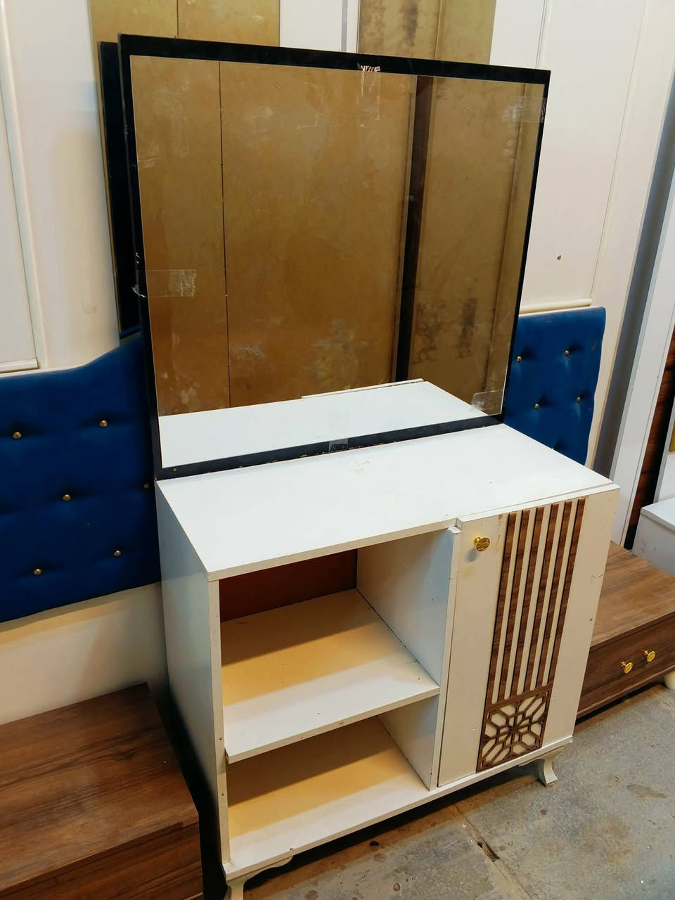 غرفة نوم مستعملة🇹🇷
 نضافة 90 ٪💯فول نضافه
عدد القطع /5
نضام / سلايت💢
سعرها /375/400💸
شد ونقل داخل بغداد مجاني🚛
يوجود توصيل محافضات 🚛
@إشارة


**إذا كنت صاحب هذا الإعلان وتريد حذفه لأي سبب، رجاءا أرسل رسالة إلى الدعم الفني**