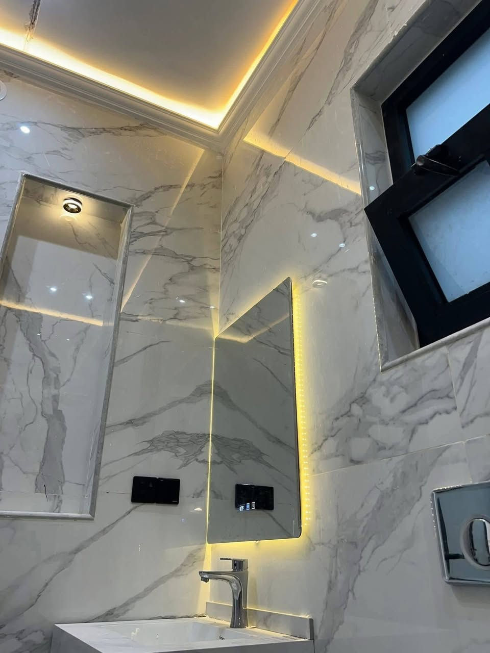 #مكتب_نيوهاوس_للعقار
للبيع توأم ١٠٠م عدد ٢ بناء ٢٠٢٥
.......
اعلان رقم ٣٧٥
.......
مشتملات ١٠٠م توأم عدد ٢ بناء ٢٠٢٥
حي الجهاد منطقة الامانة
مواصفات المشتمل الواحد
واجهة ٥ نزال ٢٠
٣ نوم
صحيات بكل طابق
ديكورات
شبابيك المنيوم
للاستفسار *********** متوفر واتس اب اتصال
مكتب نيو هاوس للعقار الكائن في
حي الجهاد الديوان مقابل الامانة قرب كوفي ركن الديوان
