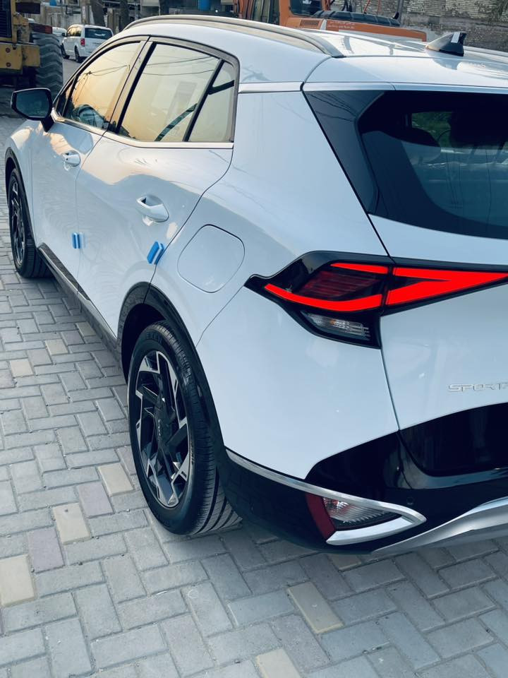 السلام عليكم 
سبورتج ٢٠٢٢ دولية خليجي فول مواصفات عدا بنوراما
مكفوله من صبغ والبارد
بصمة 
كشنات كهرباء
تبريد بيانو 
كشنات تدفئه 
قطعتين تبريد 
شاشه متصله
كفرات اسىود ولامع 
مري شفط 
نضام ترحيب عن الاقتراب
شاشة نفكيشن 
رقم بغداد باسمي ماشيه ٣٢ الف 
السعر ٢٠٥ مجال قليل 
مكاني بغداد حي العامل لاتصال ***********
