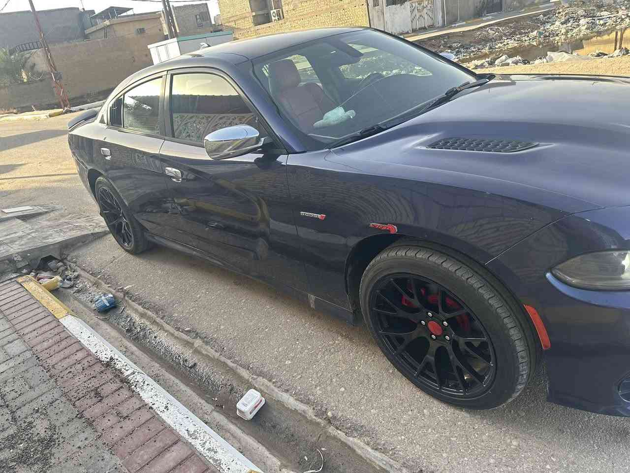 جارجر 2016 السيارة تخبل وحله من الصورة متعوب عليها مسويلها تحديث كامل وكدام عينك تشوف مكان السيارة السماوة  رقم بغداد مشروع وطني وارد كندي والسونار مرفق وياها
سعرها 188 وقابل للتفاوض
ماشيه 75
سيارة مالت بيت ودوام
الرقم ‭0785 806 7013‬
