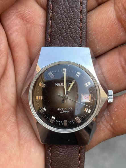 متاح ساعه فنتج قديم تكويك نصب  قطر 40 نظافه عاليه شغاله ما بيه تأخير ولا دقيقه بغداد ***********
