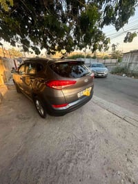 توسان وارد امريكي موديل 2018 محرك 2000 4 سلندر تدفئه و تبريد  سيارة خي...