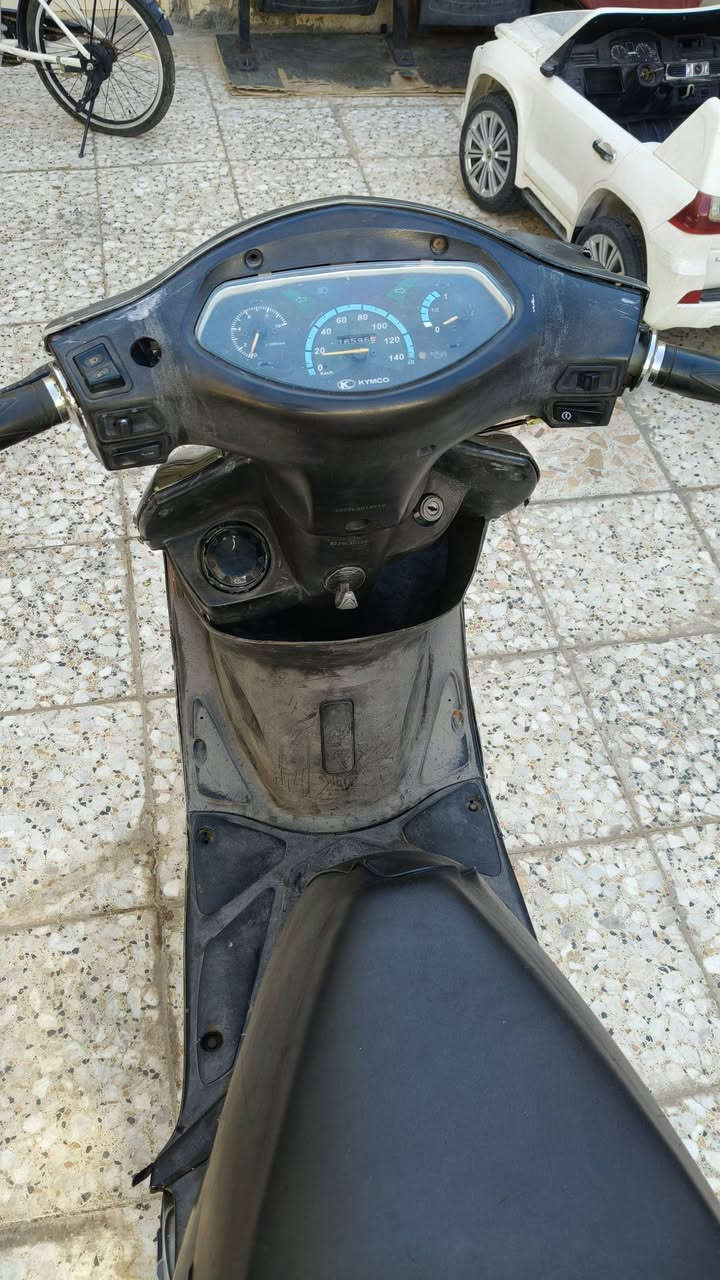 سلام عليكم دراجه كامكو جي فور للبيع دراجه نضيفه مكينه مفتوحه مجفته مكينه ناعمه حلوه نهضه معدل كهربائية كله شغاله مانقصه شي السعر 325 وبيه مجال مكاني نجف كوفه حي ميسان رقم ***********
