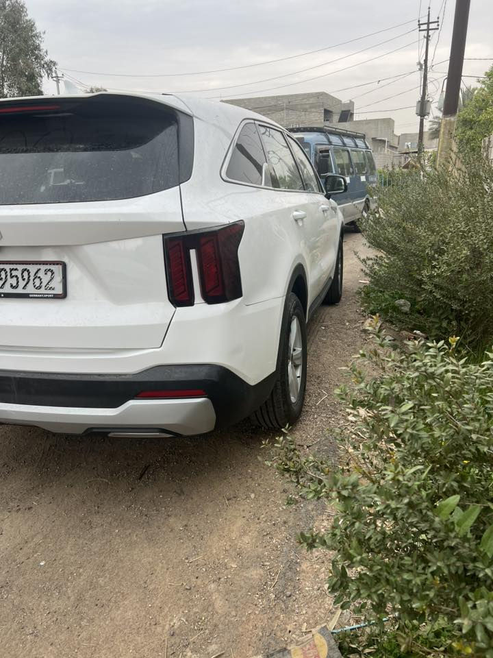 السلام عليكم سورنتو 2025 وارد أمريكي للبيع فئة Lx  معروفه مواصفاتها الضرر تبديل جنطة وباب خلفي ماشية 10مايل مرقمة شهداء السعر 260$وبيها مجال للشراي ***********
