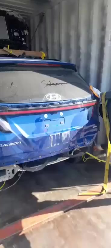 توسان موديل 23
فول مواصفات  
حادثه مثل مموضح بصوره 
ماشيه 51 
السعر  228 وبيه مجاال 
الاستفسار الاتصال 
***********
