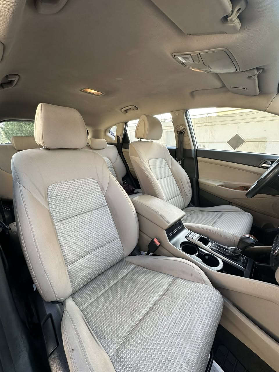 السلام عليكم
توكسان خليجي 2017 رقم بغداد دولي
محرك دوش 2000 وكالة الكاصد 
داخل صاج شاشة اصلية 
مواصفات السيارة واضحة بالصور 
كير ومحرك بلادي بدون فتح 
بيها هلال الجاملغ الخلفي مصبوغ 
مكاني بغداد البلديات / سعرها 169 

للاستفسار : ***********
