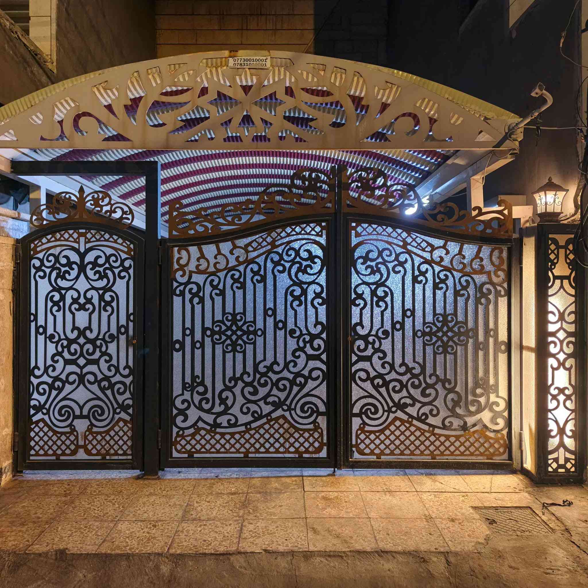 باب سي ان سي اخو الجديد وسقيفه اخو الجديد 
السعر مليون وربع وبيها مجال 
للاستفسار ***********
*********** بغداد, العراق
