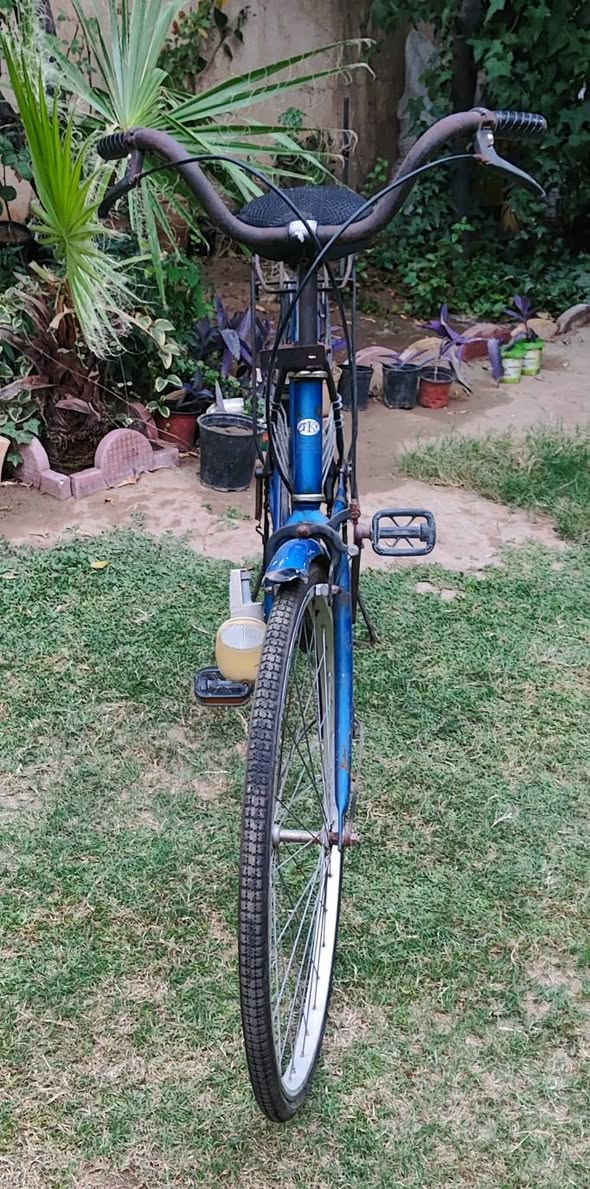 للبيع بايسكل.  🚲 عبدالحليم حجم 26 السعر 80 للستفسار الاتصال على الرقم ***********

