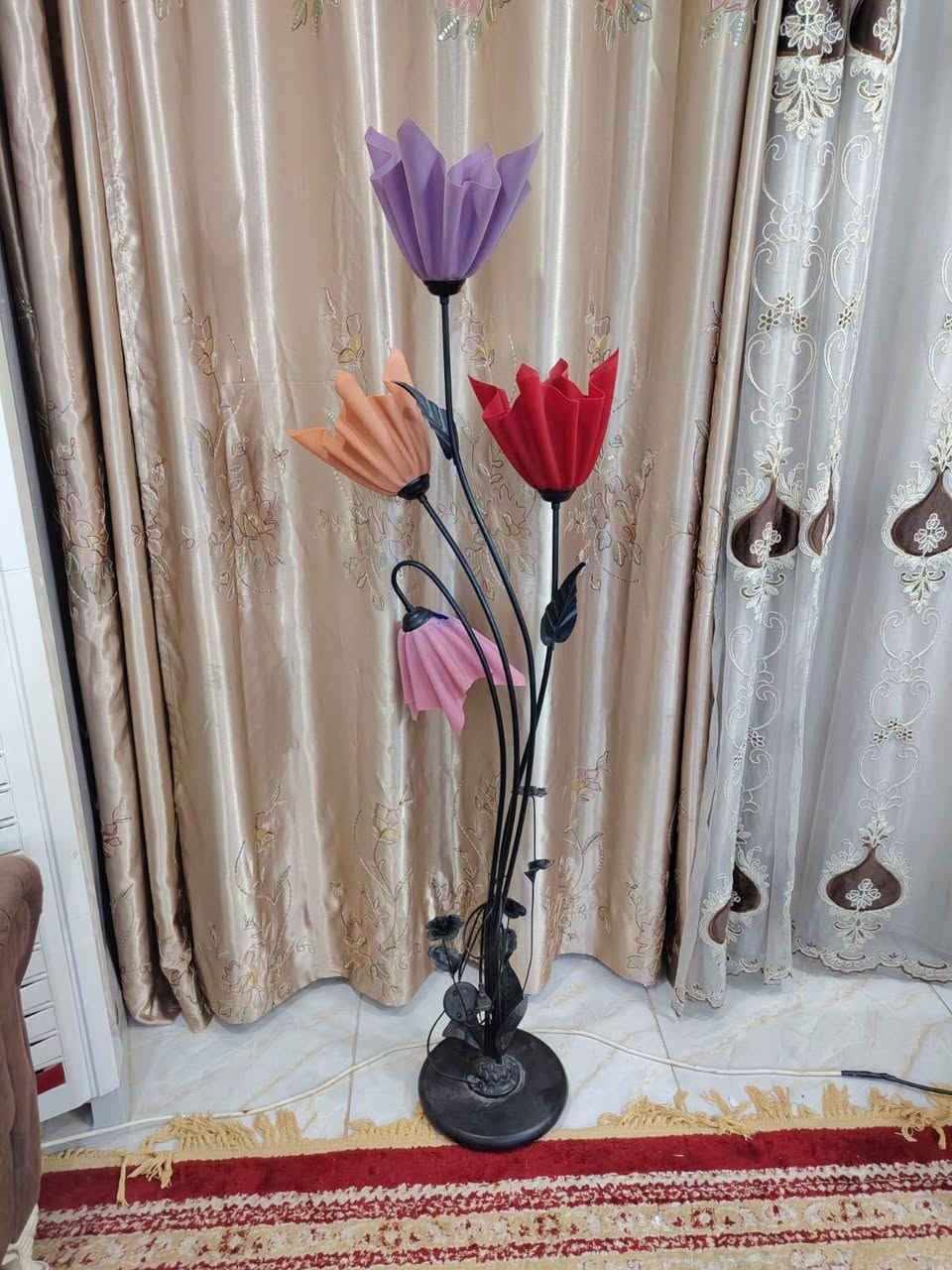 تخم سعره ١٠٠ ست مقاعد وميز بلازمة سعره ٤٥ وتيب الم ورده ٢٠ وبيهن مجال للاستفسار ***********
