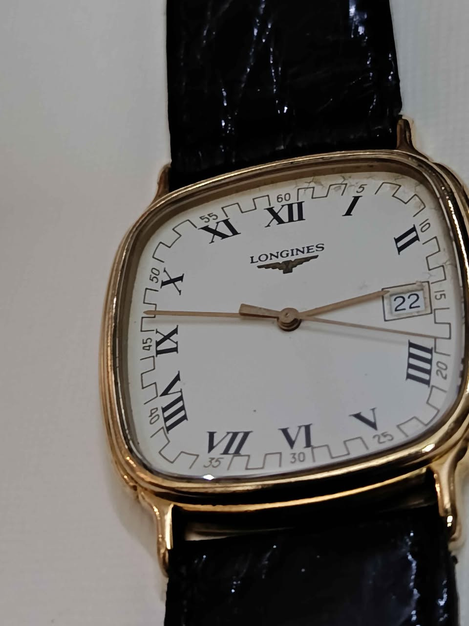 لونجين كوارتز 
اصدار لاغراندي كلاسيك 
ارقام روماني
32 ملم مربع
نظافة جيدة جدا 
165 دولار بغداد, العراق


**إذا كنت صاحب هذا الإعلان وتريد حذفه لأي سبب، رجاءا أرسل رسالة إلى الدعم الفني**