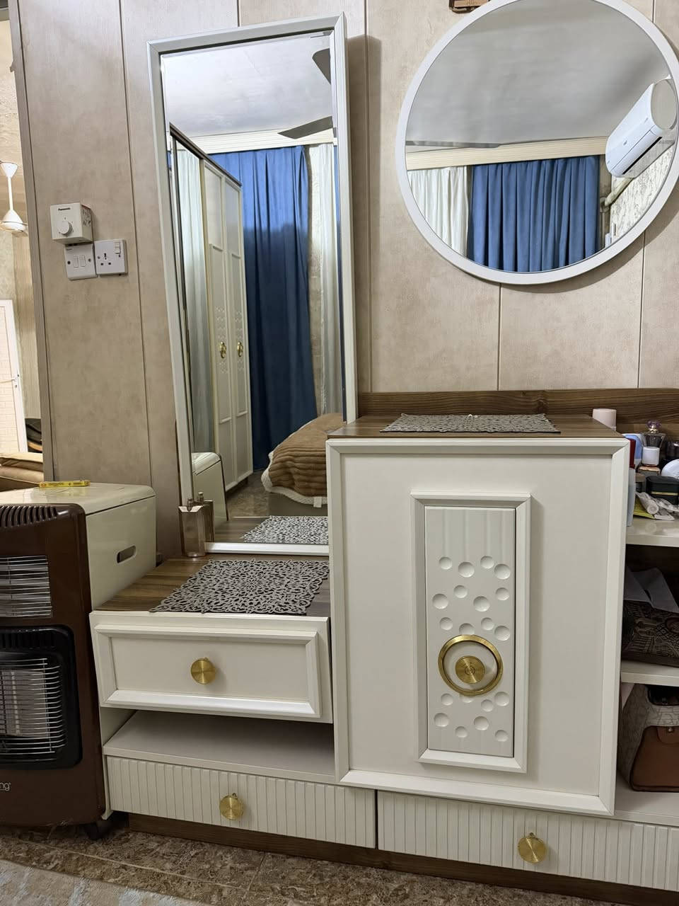 غرفة نظيفة جدا للبيع امانة
بغداد الغزالية. بسبب تغير المكان والغرفة غير ملائمة 
واتس اب للتواصل ***********
