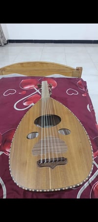عود زرياب سوري 0 موديل عراقي العود نضيف مابيه اي ضرر ويا جنطه وريشه مك...