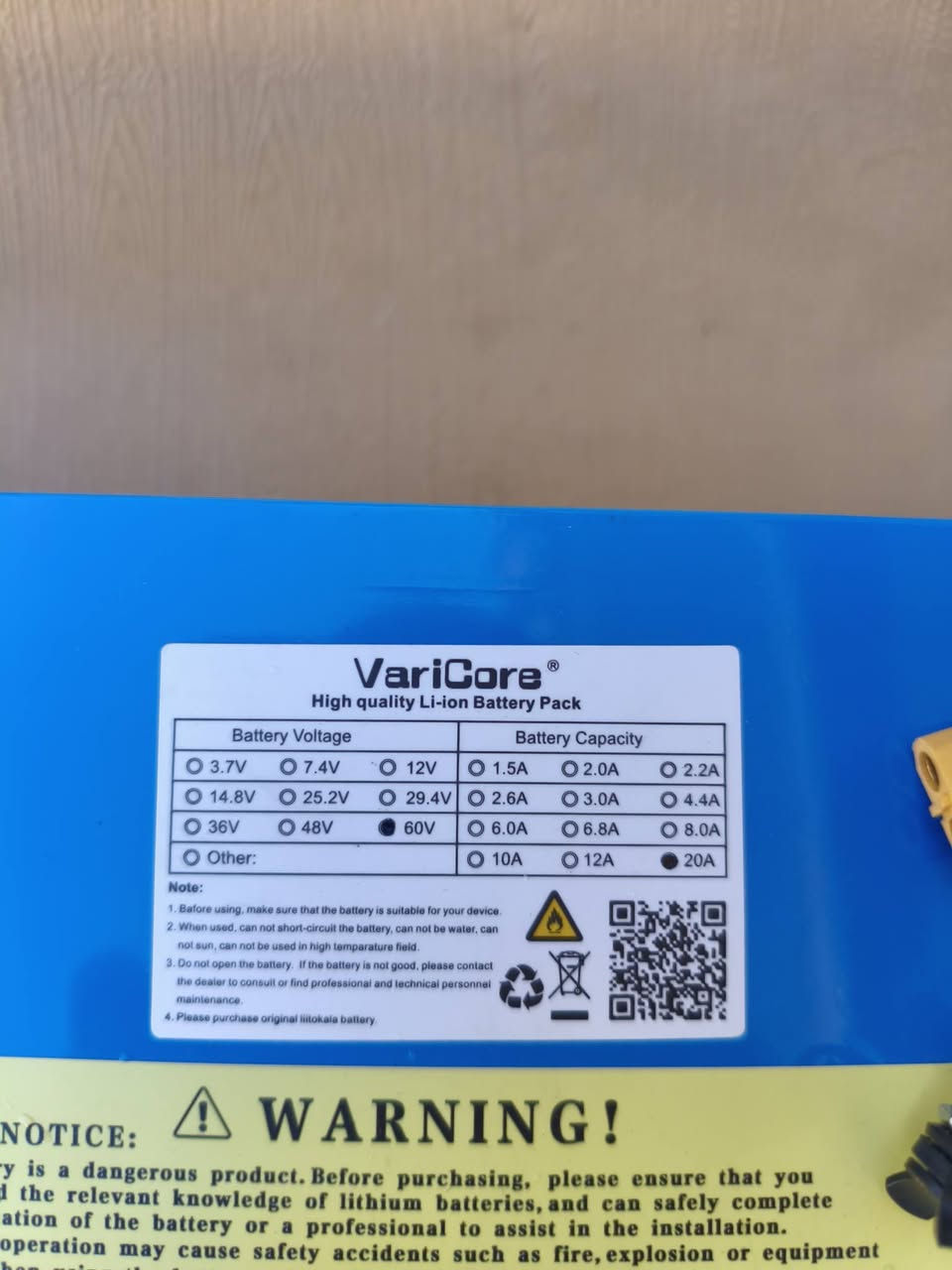 بطارية ليثيوم V60 20A
جديد مع شاحنة وزن 5.15 كيلو غرام
سعر 210 الف ترهم لدراجة 5 بطاريات 
***********
