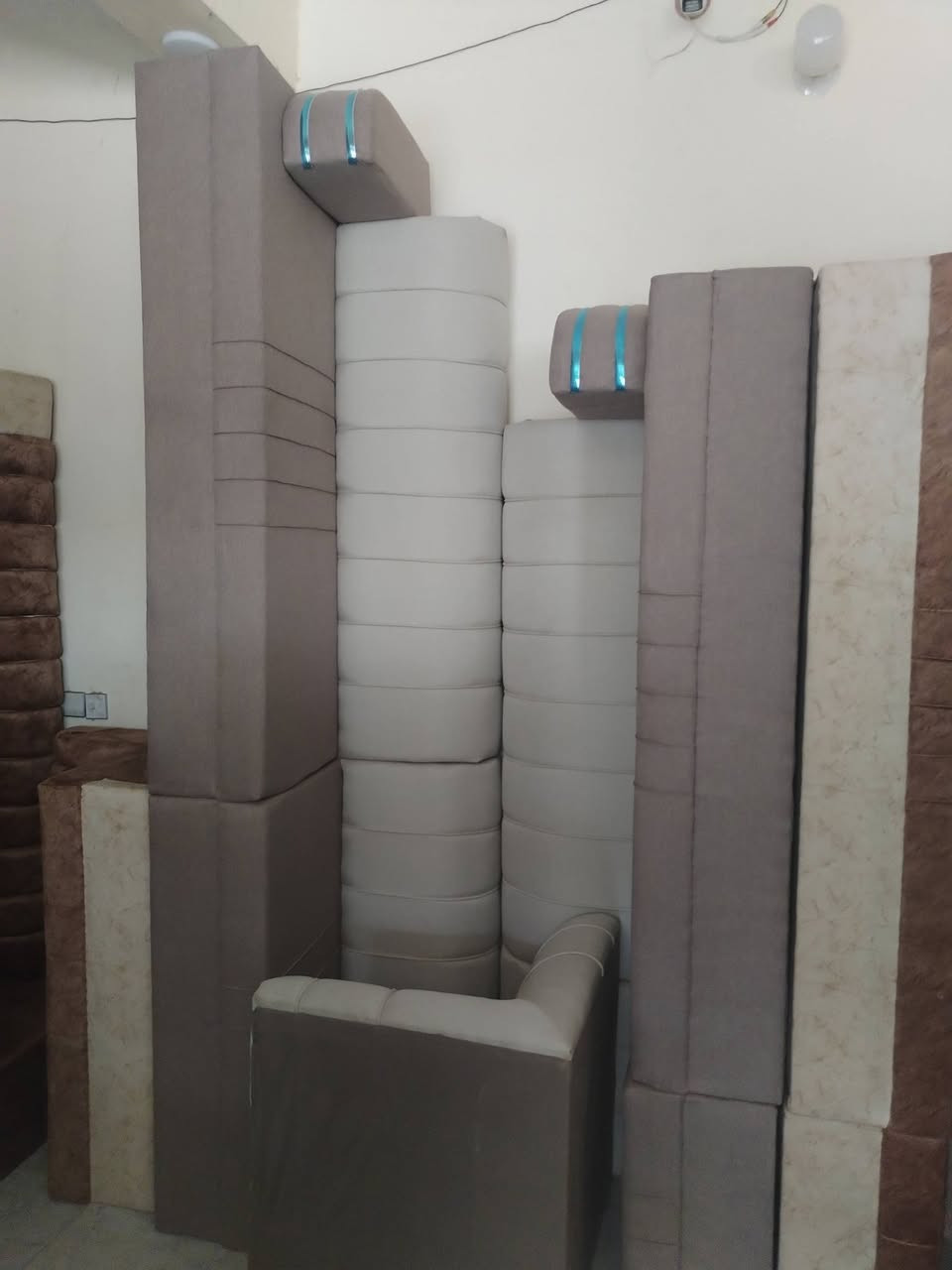 يالله اللهم صل على محمد وال محمد بفضل الله وام البنين تم وصول حاويَة أثاث منزلي مستخدم وجديد متوفر جميع الاثاث العنوان واسط نعمانيه شارع جعفر الطيار مقابل معرض أبو نور للسيراميك اي استفسار مراسلة الصفحة او الاتصال على الرقم *********** /***********
