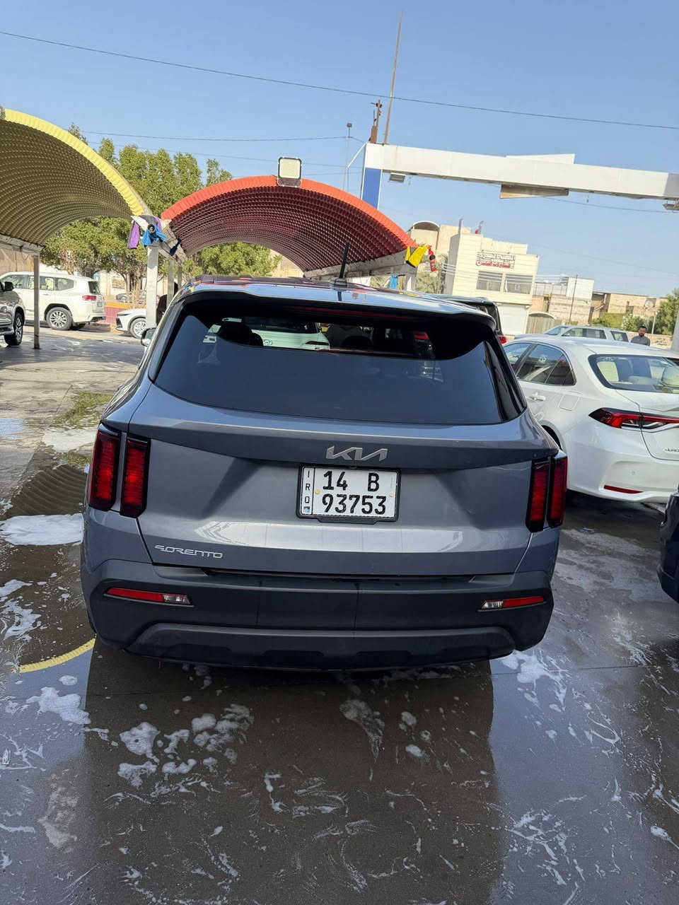 سلام عليكم سورنتو مديل 23 لون نفطي محرك 2500 حادث جدا بسيط فقط بنيد مبدل اسود . ماشيه 25 ميل مرقمه سيارة بسمي بصرة للاستفسار الاتصال بالهاتف ***********
