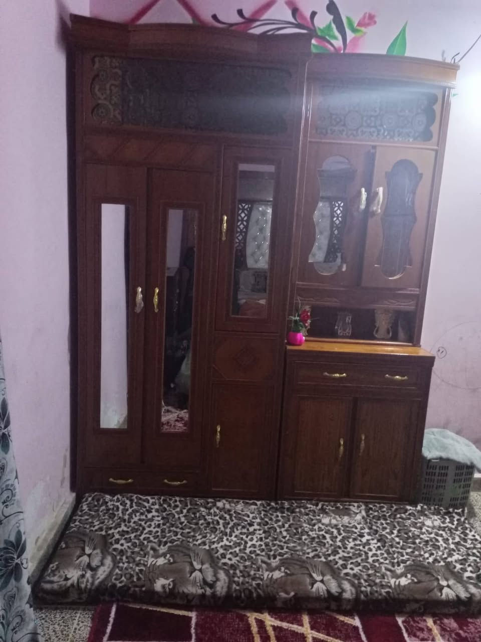 سلام عليكم غرفه اخشاب للبيع
***********
