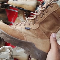 كوريا الجنوبيه • حذاء رياضي • مضاد مية