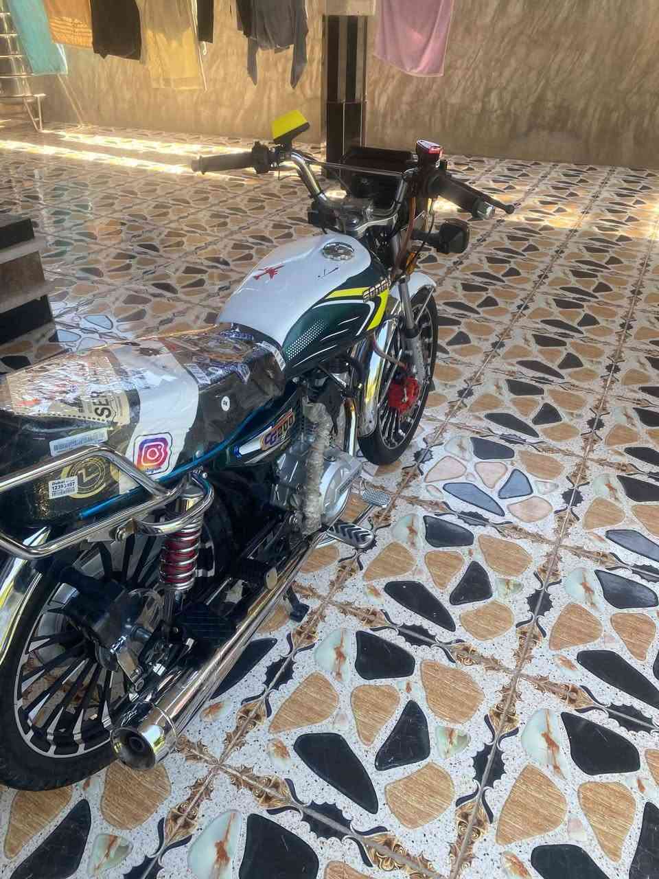 سلام عليكم دراجه سيفان للبيع مديل ٢٥ دراجه نضيفه ومثل ما بلصوره بضبط واحلى هم ومحرك ٢٠٠ خير من الله سبانه ممدود عليه مكاني ديالى شهربان السعر ٦٨٠ وبيها مجال ليريدها يتصل ع الرقم ***********
