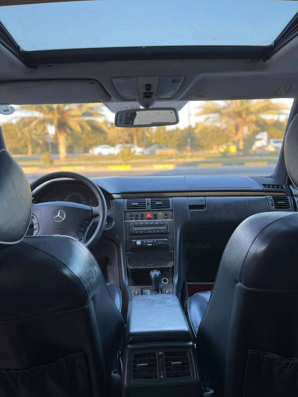 مارسدس ام عيون افنكارد ١٩٩٧ خراطيم٣٢٠
رقم اربيل سنويه ورقم وهزة جدد
مكينه ٦ سلندر كير D4 مكفولات 
فول مواصفات ١/١
فتحة سلايت روف طكتين جام
تحم ستيرن جهتين
مري قلابه واشاير بــ مري ومري كهرباء 
كشنات كهرباء وتدفئة كشنات
خزن كشنات ميموري  
ثلاجة بــ تجوة الوسطية
قطعتين تبريد 
بردة سلايت كهربائيه
وباقي التفآصيل 
***********
