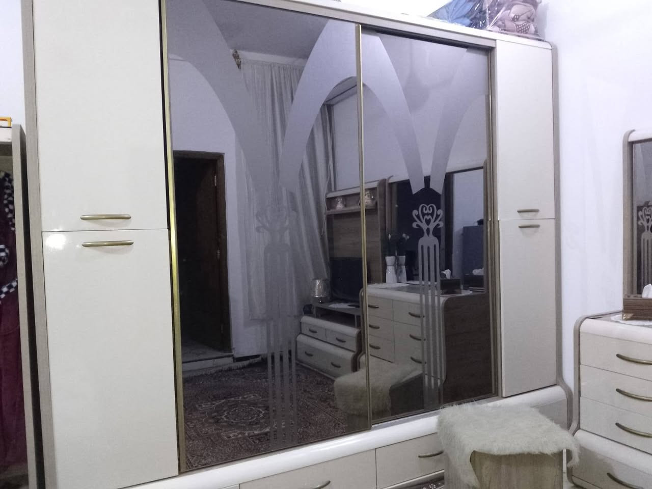 سلام عليكم البيع غرفه تركيه ١٠قطع نضيفه ومرتبه مكاني العماره حي العسكري التواصل اتصال او واتساب ***********
