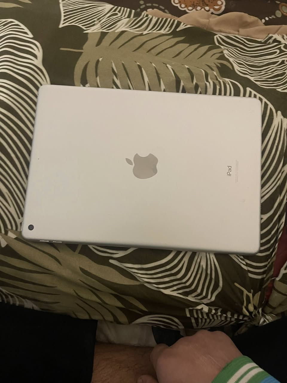 ايباد الجيل التاسع البيع اومراوس بدراجه ايباد مكسور بس مامثر على شاشه مامفتوح ابد كلشي بي ابلادي بس بطاريته تعبانه لن مامبدله ابد سعره180 قفل أو مراوس بدراجه مكاني مجمع حطين شارع 30 رقمي***********
