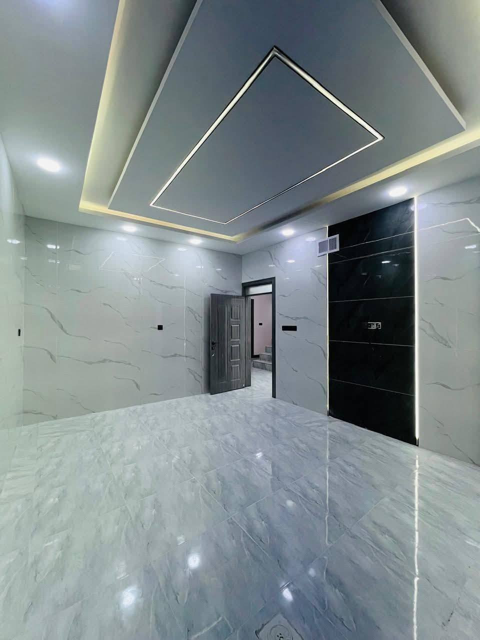 #عروض مكتب جنه للعقار 🏦🇮🇶
                     
                       🏦  دار __للبيع🏦

المساحه#200 واجهه 11

الموقع #حي الملايين الأولى قرب فلل العناز 

نوع العقار # بستان ملك صرف طابو الزهور

بناء حديث 2025 تسليم فوري 

يحتوي على استقبال وهولين ومطبخ و5غرف نوم وصحيات

للاستفسار الاتصال على الرقم او مراجعه مكتب جنه للعقار حي الملايين الأولى مقابل جامع الحسنين

📱📞*********** ياسر الخيرو...

📱📞*********** عمار الخيرو...
