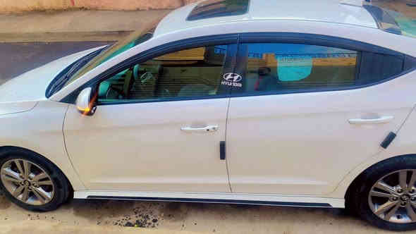 سلام عليكم ورحمة الله
النترا مديل ١٨ فول سياره لون ابيض اربيل 
هزه جديده سنويه جديده ٢٠٢٩ سياره بسمي
مواصفات فتحه بصمه كاميرا خلفيه حساس أمامي خلفي تدفئه كشنات تدفئه استيرن كير ايتي محرك ٢٠٠٠ دوش سياره خير من الله  مكان سياره بغداد حي جهاد *********** سعر خاص
