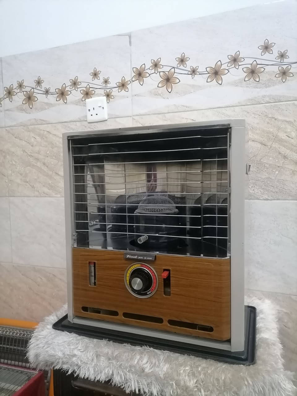 السلام عليكم ورحمة الله وبركاته جبنالكم تحفه فنيه من اندر النوادر صوبه نفطي استيراد المنشاه العامه التجارية العراقية شرط الشغل شرط النظافه حتا المقدحة شغاله كامله ما بيها نقص او عيب للبيع السعر خاص مكان موصل يوجد توصيل كافه محافظة العراق وهذا رقمي *********** موجود واتساب علا هذا الرقم
