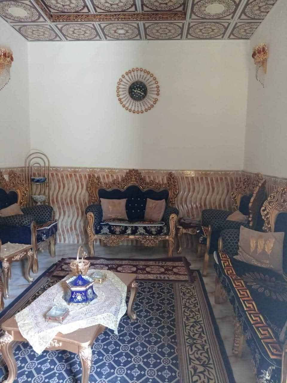سلام عليكم بيت للبيع 100م 
طابقين ٣غرف او صاله او دوانيه او حمامات ٣٢داخليه 1خارجي عرض الشارع ١٠مترات متوفر جميع الخدمات من ماي كهرباء مجاري شارع سبيس يبعد عن الشارع خامس بيت *********** ناصرية, ذي قار
