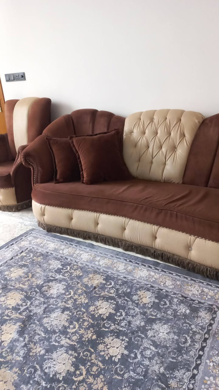 طخم للبيع جديد كلش ١٠ مقاعد وطبله وسطيه ب٧٠٠ وبي مجال للشراي ***********
