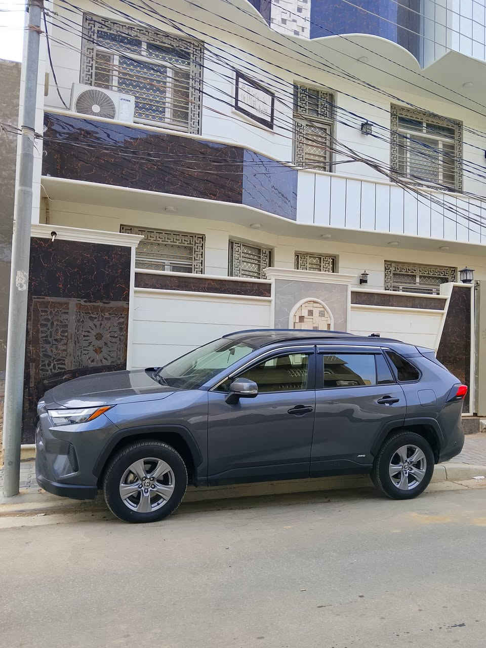 سلام عليكم RAV4 للبيع موديل 2024 رقم بغداد بأسمي مواصفات عادية( LE ) وارد امريكي هايبرد وبانزين ماشية( 13 )الف فقط گير مكينة تبريد حدادية تايرات شرط جديد بحالة الوكالة  سيارة واكعة عليهة شجرة عالقمارة صبغ القمارة والتكم صور الحادث موجودة 
للأستفسار السعر 180
‪0773 531 6170‬‏
