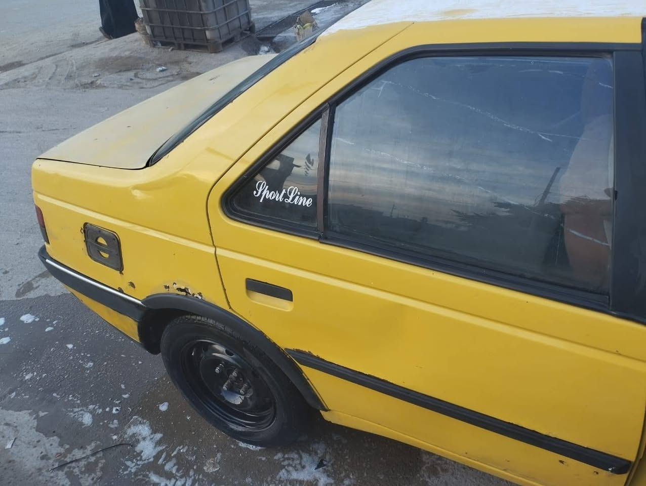 سلا عليكم بيجو روئ للبيع موديل 9 مصفره هيئه وغرامات السعر 17وبيهة مجال للطيبين مكان بغداد الزعفرانيه ***********
